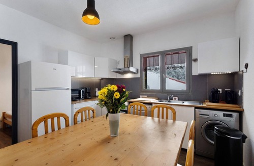 Les Angles Apartment | Apartment 'Roussillon' with Mountain View, Private Terrace and Wi-Fi