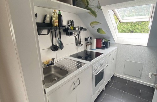 Stuttgart Apartment | Apartment 'Ruhige Wohnung Nahe Zentrum U Messe' with Private Pool