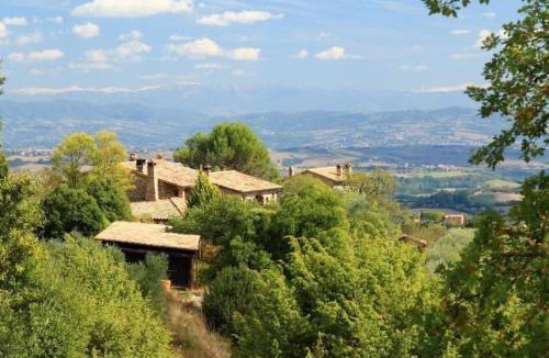Monte Vibiano Vecchio Apartment | Apartment Studio mit Balkonblick ins bergige Grüne by Interhome