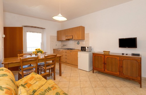 Rosignano Marittimo Apartment | Apartment 'Salvia' with Shared Pool and Garden