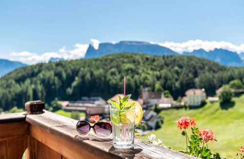 Longomoso Apartment | Apartment 'Sallrain Hof 2' with Mountain View & Balcony