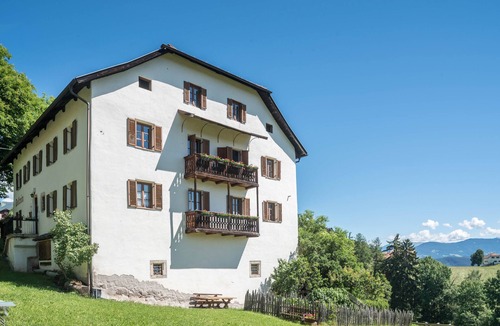 Longomoso Apartment | Apartment 'Sallrain Hof 2' with Mountain View & Balcony