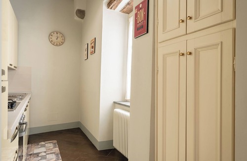 Lucca Historical Center Apartment | 'Apartment San Giorgio B - Luccaa' with Wi-Fi