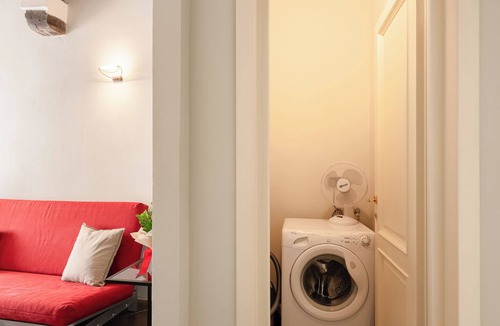 Lucca Historical Center Apartment | 'Apartment San Giorgio B - Luccaa' with Wi-Fi