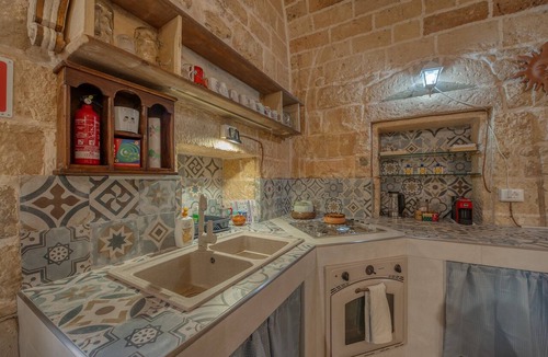 Lecce Historic Center Apartment | Apartment 'San Leonardo Apartments - Suite' with Wi-Fi