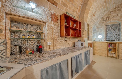 Lecce Historic Center Apartment | Apartment 'San Leonardo Apartments - Suite' with Wi-Fi