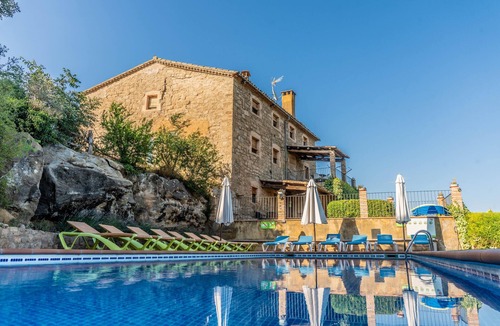 Gargalla House | Apartment 'Sant Grau 2' with Mountain Views, Shared Pool and Wi-Fi