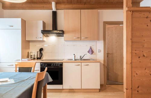 Kastelruth Apartment | Apartment “Sattelkammer” with Mountain View, Wi-Fi & Garden