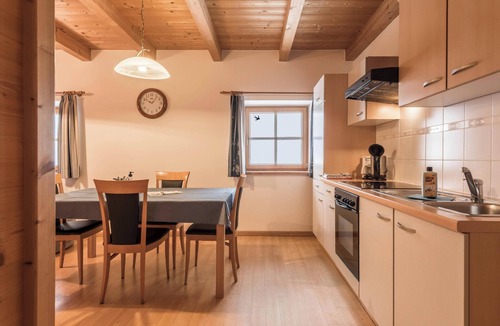Kastelruth Apartment | Apartment “Sattelkammer” with Mountain View, Wi-Fi & Garden
