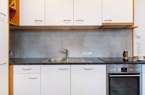 Albions Apartment | Apartment 'Schloss Gravetsch Castel' with Mountain View and Shared Garden