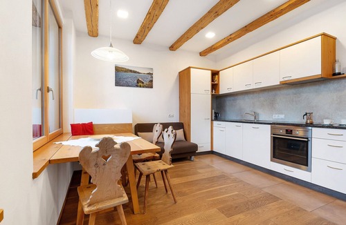 Albions Apartment | Apartment 'Schloss Gravetsch Castel' with Mountain View and Shared Garden