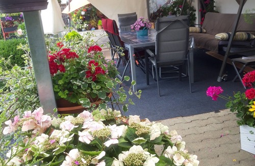 Gomadingen Apartment | Apartment 'Schwäbische Alb' with Shared Terrace, Wi-Fi and Air Conditioning