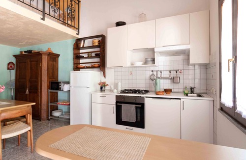 Marciana Apartment | Apartment 'Scirocco' with Mountain View, Shared Pool and Wi-Fi