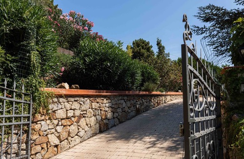 Marciana Apartment | Apartment 'Scirocco' with Mountain View, Shared Pool and Wi-Fi