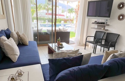 Club Santiago Apartment | Apartment (second floor) one block from the beach, CLUB SANTIAGO, Manzanillo
