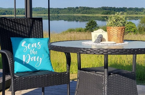 Klein Upahl Apartment | Apartment "Seeblick" with Lake View, Private Terrace and Wi-Fi