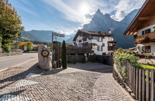 Siusi Apartment | Apartment "Sella Platinum" with Private Terrace, Shared Whirlpool & Wi-Fi