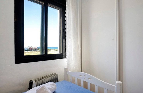 Atlanterra Apartment | Apartment "Semifrontal con vistas Zahara" near the beach with sea view, pool & Wi-Fi