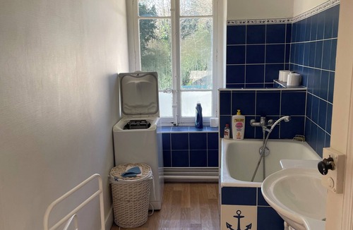 Les Serres - Vivier Condo | Apartment sharing in a house with garden