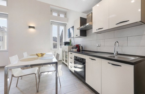 Nuova Olonio Apartment | Apartment 'Silver' with Wi-Fi and Air Conditioning