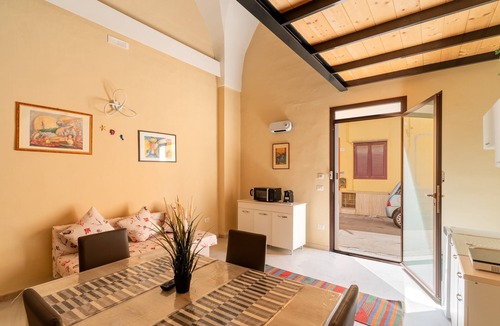 Alezio Apartment | Apartment 'Simone' with Wi-Fi and Air Conditioning