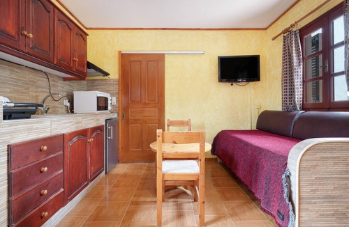 Palekastro Apartment | Apartment 'Single Room' with Mountain View, Wi-Fi and Air Conditioning