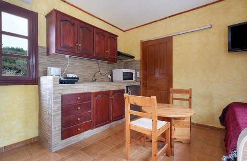 Palekastro Apartment | Apartment 'Single Room' with Mountain View, Wi-Fi and Air Conditioning