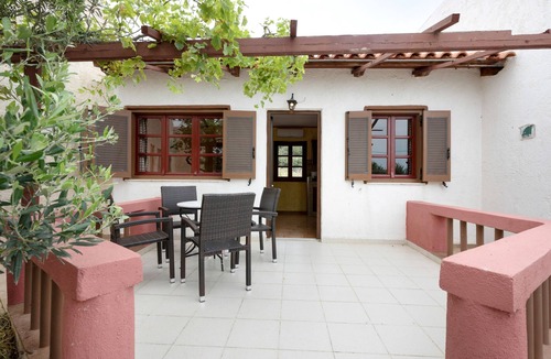 Palekastro Apartment | Apartment 'Single Room' with Mountain View, Wi-Fi and Air Conditioning