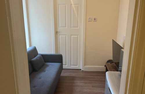 Leigh Apartment | Apartment Sleeps 2