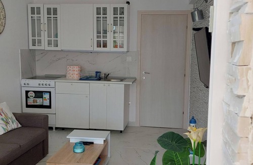 Perea Apartment | Apartment - Sleeps 2 - Parking - Balcony