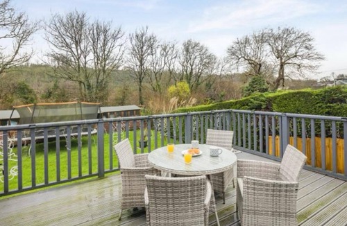 Wiseman's Bridge Apartment | Apartment Sleeps 2 With Parking and Pets Welcome