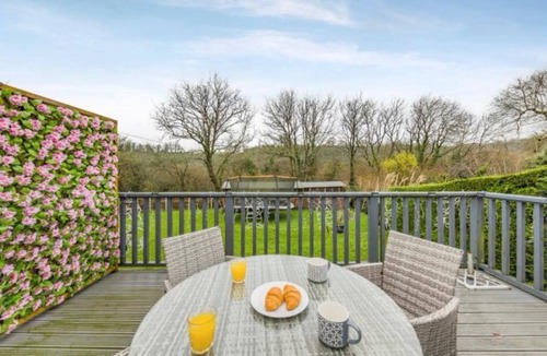 Wiseman's Bridge Apartment | Apartment Sleeps 2 With Parking and Pets Welcome