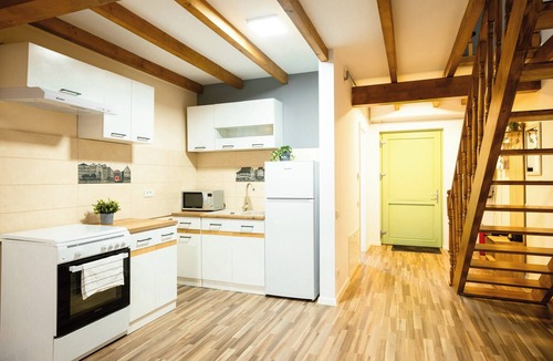 Old City Apartment | Apartment Sleeps 4 With Pets Welcome