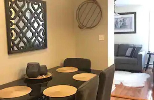 Jefferson Park Apartment | Apartment Sleeps 4 with Free Parking