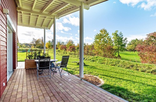 Conweiler Apartment | Apartment 'Sommer' with Shared Pool, Shared Garden and Wi-Fi