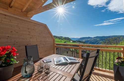 Fie allo Sciliar Apartment | Apartment 'Sonne' with Mountain View, Private Garden and Wi-Fi