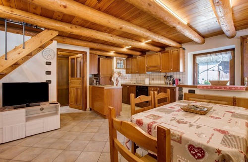 Morgex Apartment | Apartment 'Sopra' with Balcony and Wi-Fi