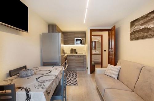 Morgex Apartment | Apartment 'Sotto' with Private Terrace and Wi-Fi
