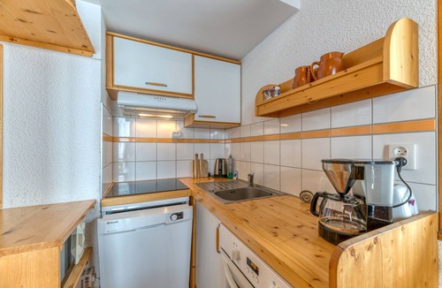 Villard-Reculas Apartment | Apartment 'Souveraine 3 Charmant Appartement' with Mountain View, Balcony and Wi-Fi