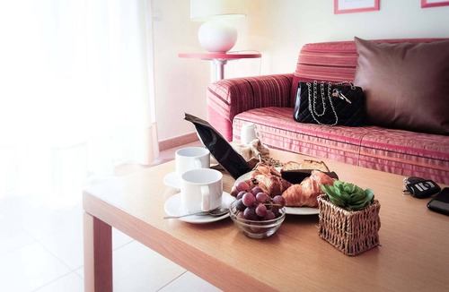 Zona XXX Castel Fusano Apartment | Apartment spacious Long Stay Rome Area I Triangoli with garden in the backyard