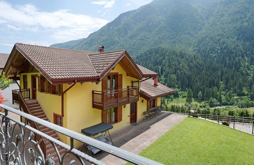 Caldes Apartment | Apartment 'Stanza 1' with Mountain View, Private Terrace and Wi-Fi