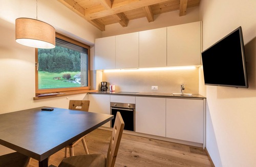San Lorenzo di Sebato Apartment | Apartment "Stefansdorf Wohnung 9" with Mountain View, Wi-Fi, Garden, Balcony & BBQ