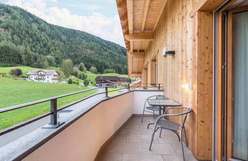 San Lorenzo di Sebato Apartment | Apartment "Stefansdorf Wohnung 9" with Mountain View, Wi-Fi, Garden, Balcony & BBQ