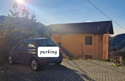 Uscio Apartment | Apartment 'Stella House' with Balcony, Wi-Fi and Air Conditioning