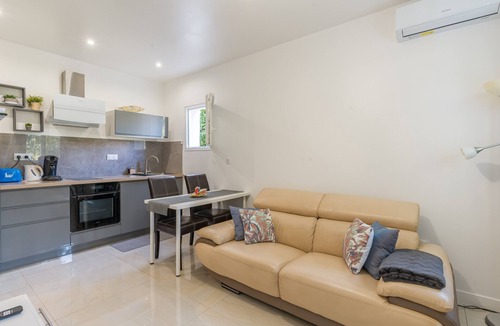 Grand Sud Apartment | Apartment 'Studio Indépendant Avec Jardin' with Wi-Fi and Air Conditioning