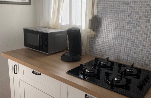 Belcodene Apartment | Apartment/studio, 2/3 people, with swimming pool between Aix and Marseille, quiet