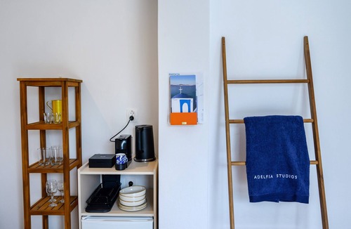 Parikia Apartment | Apartment 'Studio 4' with Shared Garden, Wi-Fi and Air Conditioning