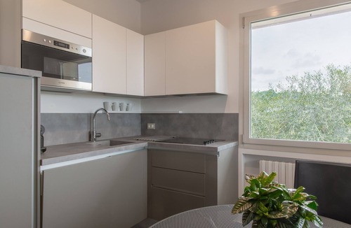 Cavaion Veronese Apartment | Apartment "Studio Colline di Bardolino" with Wi-Fi & Garden 023006-LOC-00151