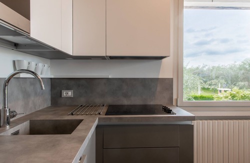 Cavaion Veronese Apartment | Apartment "Studio Colline di Bardolino" with Wi-Fi & Garden 023006-LOC-00151
