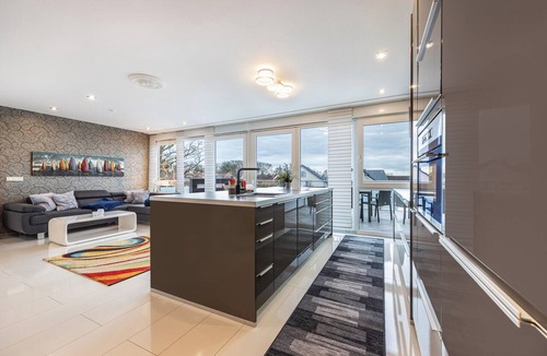 Region Hannover District Apartment | Apartment 'Studio Comfort Plus' with Balcony, direct Lake View, and Wi-Fi